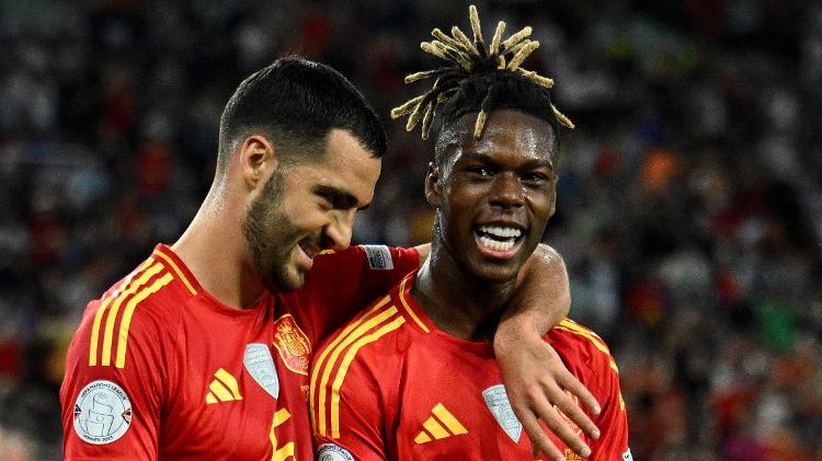 Nico Williams comemora gol marcado pela Espanha contra a França na Liga das Nações Nico Williams comemora gol marcado pela Espanha contra a França na Liga das Nações