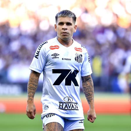 Soteldo em ação pelo Santos em jogo contra o Corinthians pelo Campeonato Brasileiro 2025 Soteldo em ação pelo Santos em jogo contra o Corinthians pelo Campeonato Brasileiro 2025