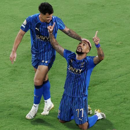 Marcos Leonardo e Malcom comemoram gol do Al-Hilal em vitória contra o Manchester City pelo Mundial