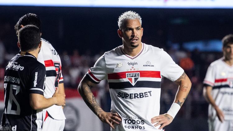 Luciano se lamenta durante São Paulo x Ceará, duelo do Brasileirão