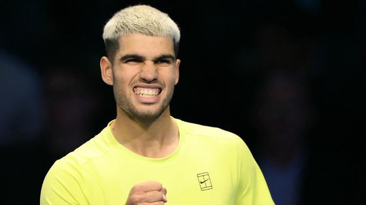 Carlos Alcaraz em ação contra Alex De Minaur, no ATP Finals Carlos Alcaraz em ação contra Alex De Minaur, no ATP Finals