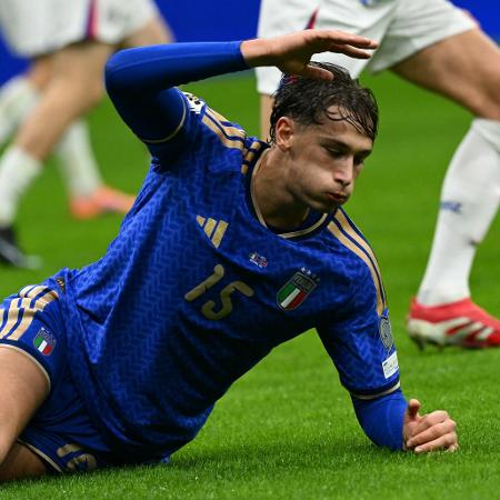 Esposito se lamenta durante Itália x Noruega, jogo das Eliminatórias Europeias Esposito se lamenta durante Itália x Noruega, jogo das Eliminatórias Europeias