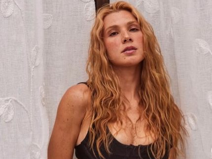 Modelo de 32 anos sofre AVC e alerta para sintomas: "Muita dor de cabeça"