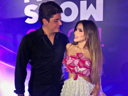 Esposa de cantor paraibano se pronuncia após agressões: “Silêncio foi instinto de sobrevivência”
