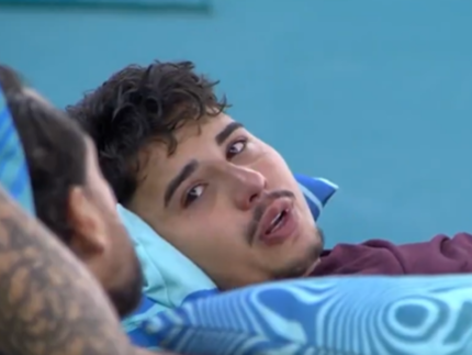 “R$ 20 mil esse mês": web questiona salário de Pedro, do "BBB26", que é ambulante