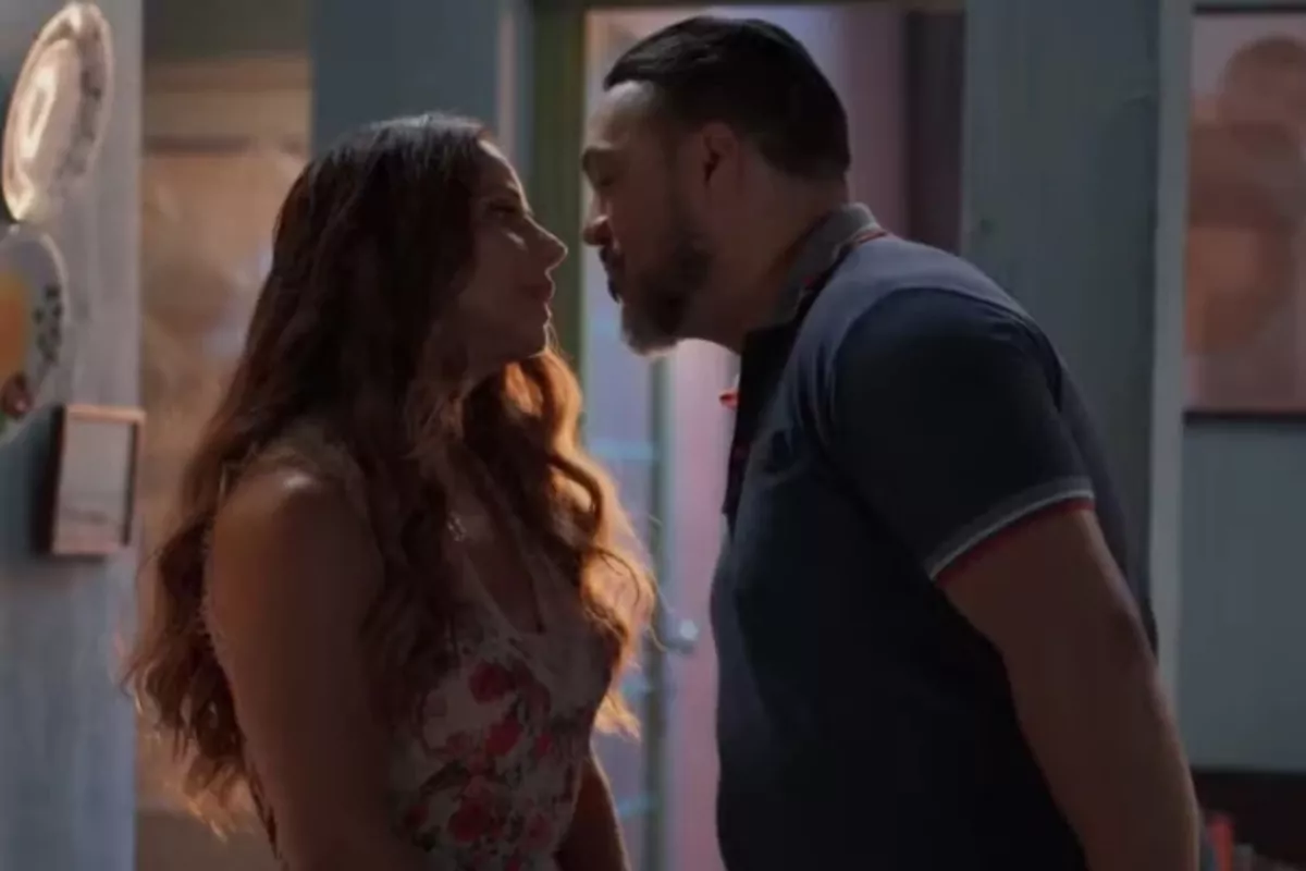 Consuelo (Viviane Araújo) e Misael (Belo)