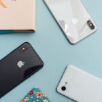 Smartphone gamer em modo paisagem demonstrando jogabilidade fluida