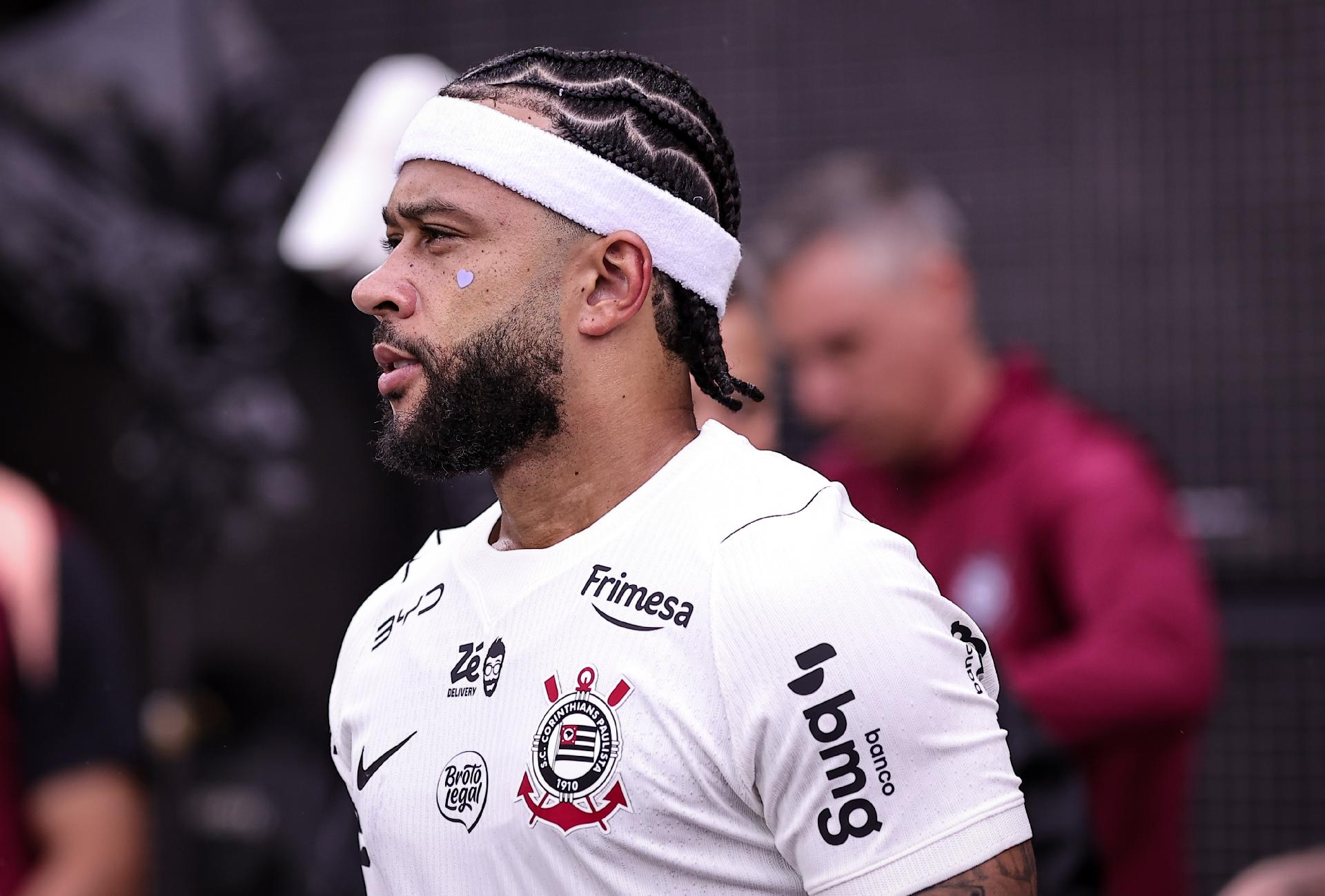 Memphis Depay pode atuar pelo Corinthians contra a Chapecoense